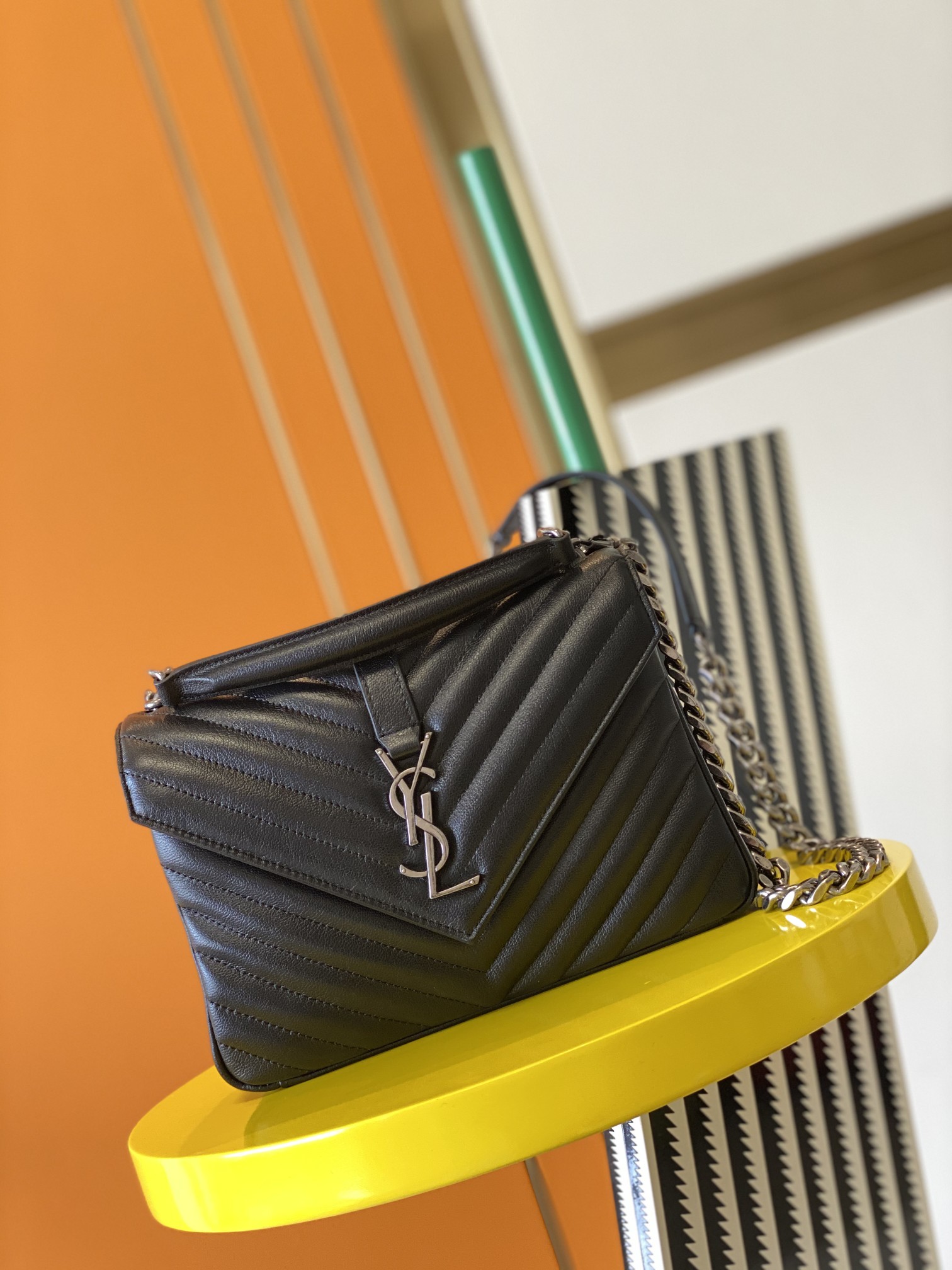 Y51 medium college in quilted leather silver metal black 600279 24 x 17 x 6.5 cm