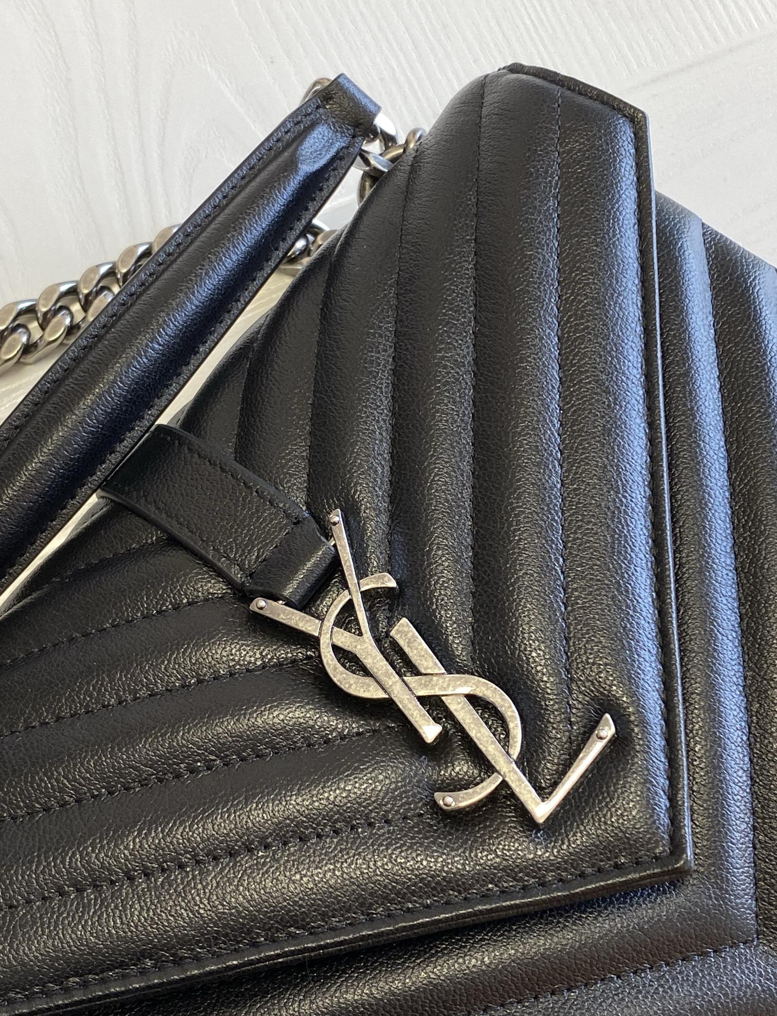 Y51 medium college in quilted leather silver metal black 600279 24 x 17 x 6.5 cm