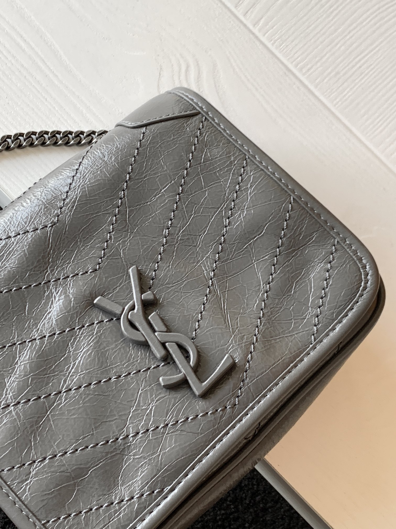 Y51 niki quilted crossbody bag leather dark grey 583103 19 x 15 x 6 cm