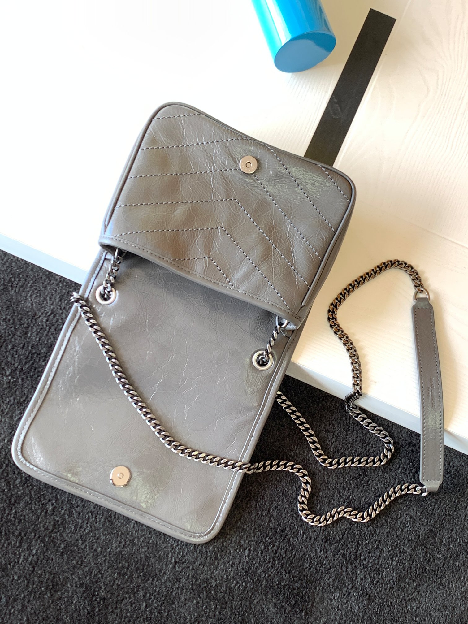 Y51 niki quilted crossbody bag leather dark grey 583103 19 x 15 x 6 cm