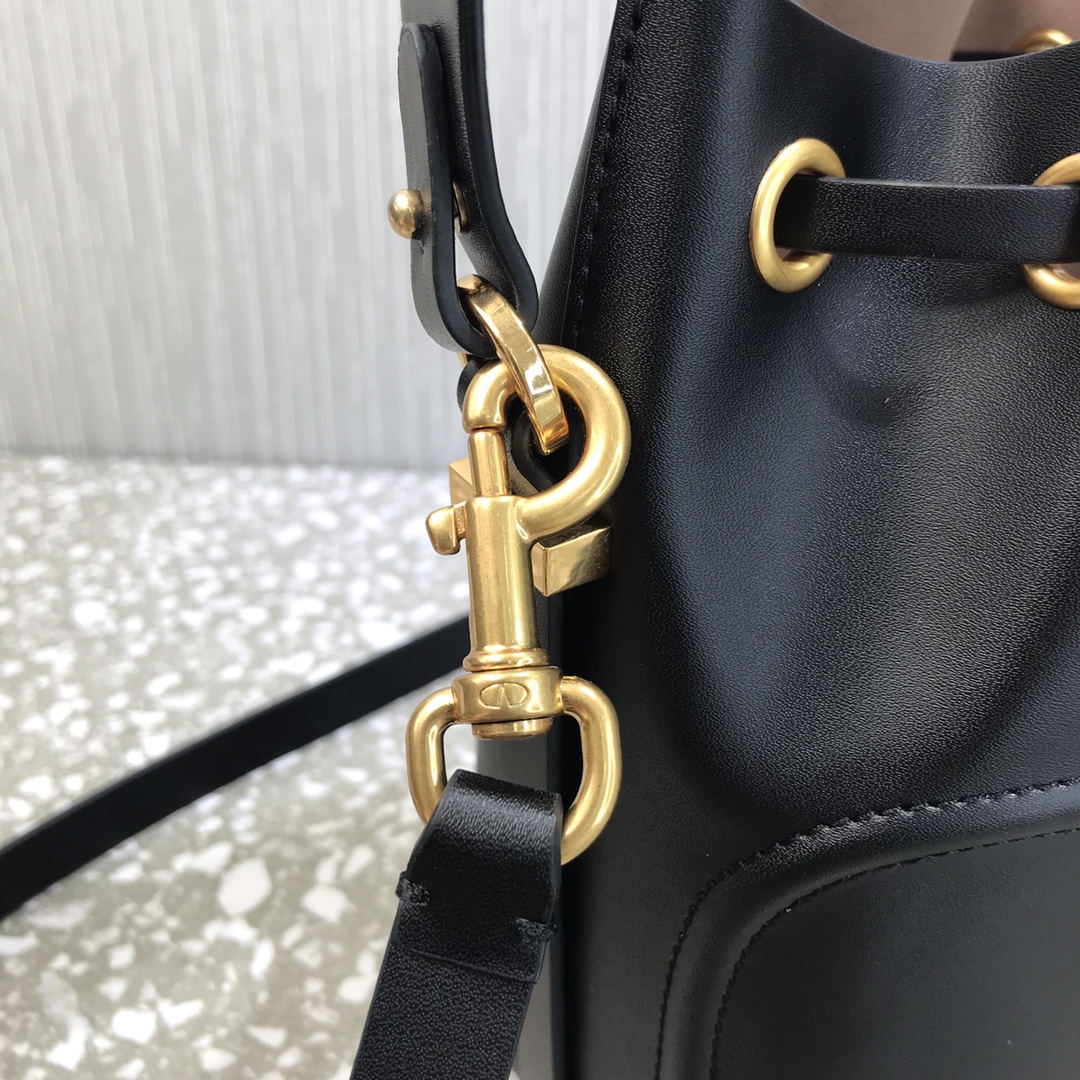 Va1e*ntin0 vlogo walk bucket bag calfskin leather black uw2b0g54qel 18 x 20.5 x 10 cm