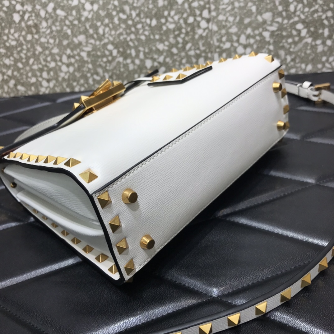 Va1e*ntin0 small garavani rockstud alcove grainy handbag white ww2b0j71wax 22 x 17 x 9 cm