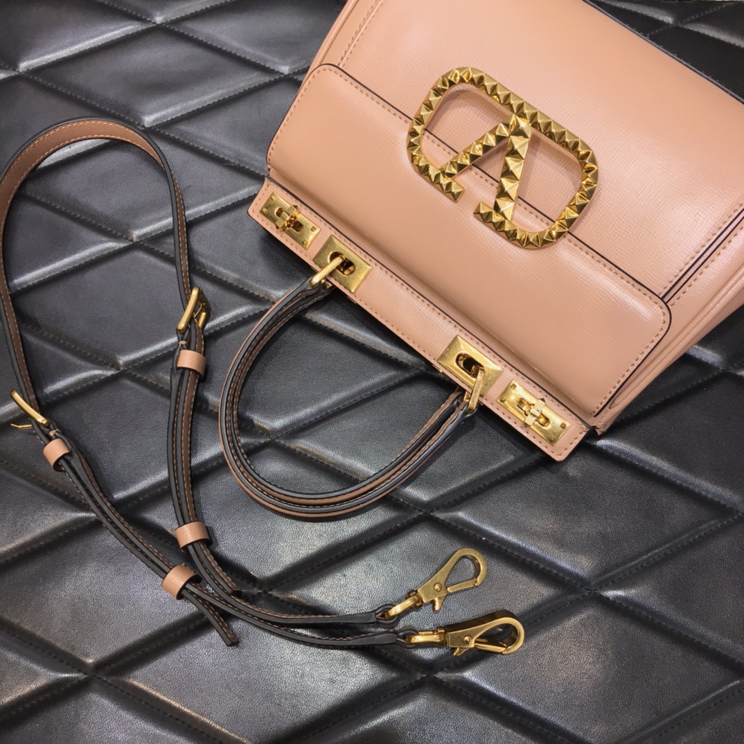 Va1e*ntin0 medium rockstud alcove handbag in grainy calfskin rose cannelle ww2b0j41bqz 23 x 20 x 6 cm