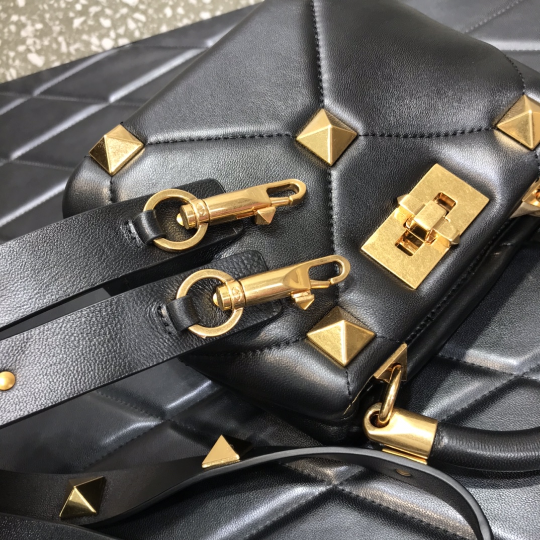 Va1e*ntin0 small roman stud the handle bag in nappa black vw0b0i97bsf 20 × 9 × 15 cm