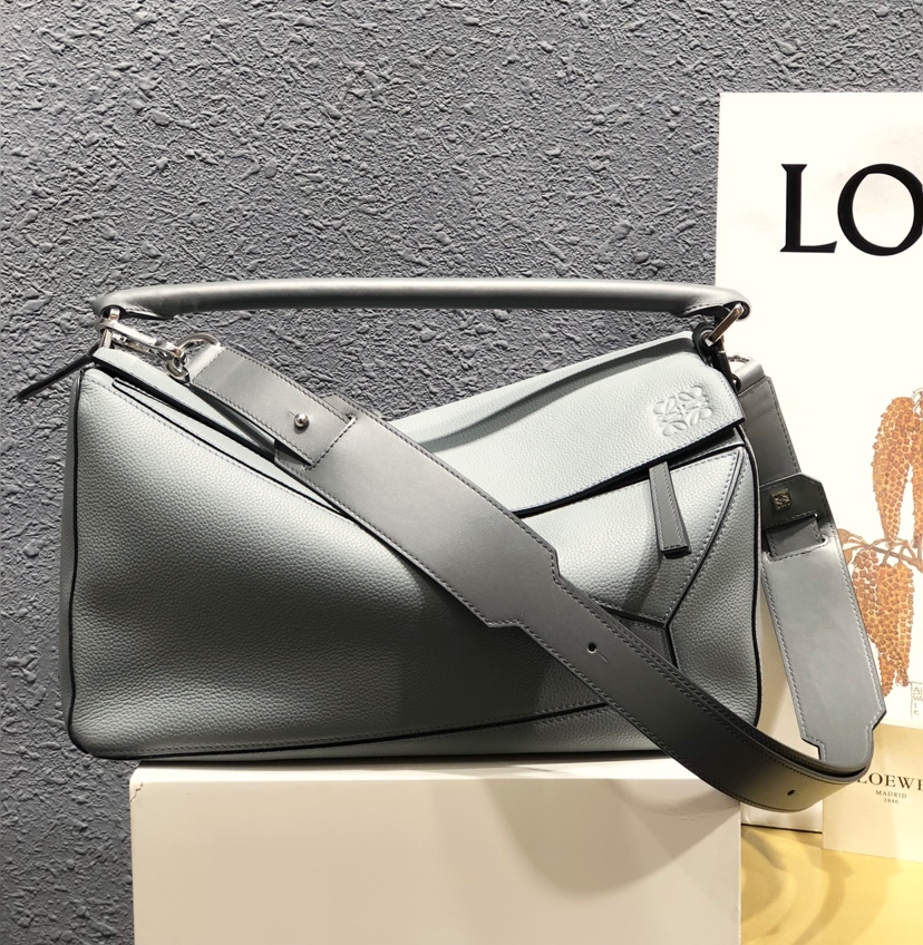 L0ew* large puzzle edge bag grained calfskin grey b510140x01 35 × 17 × 24 cm