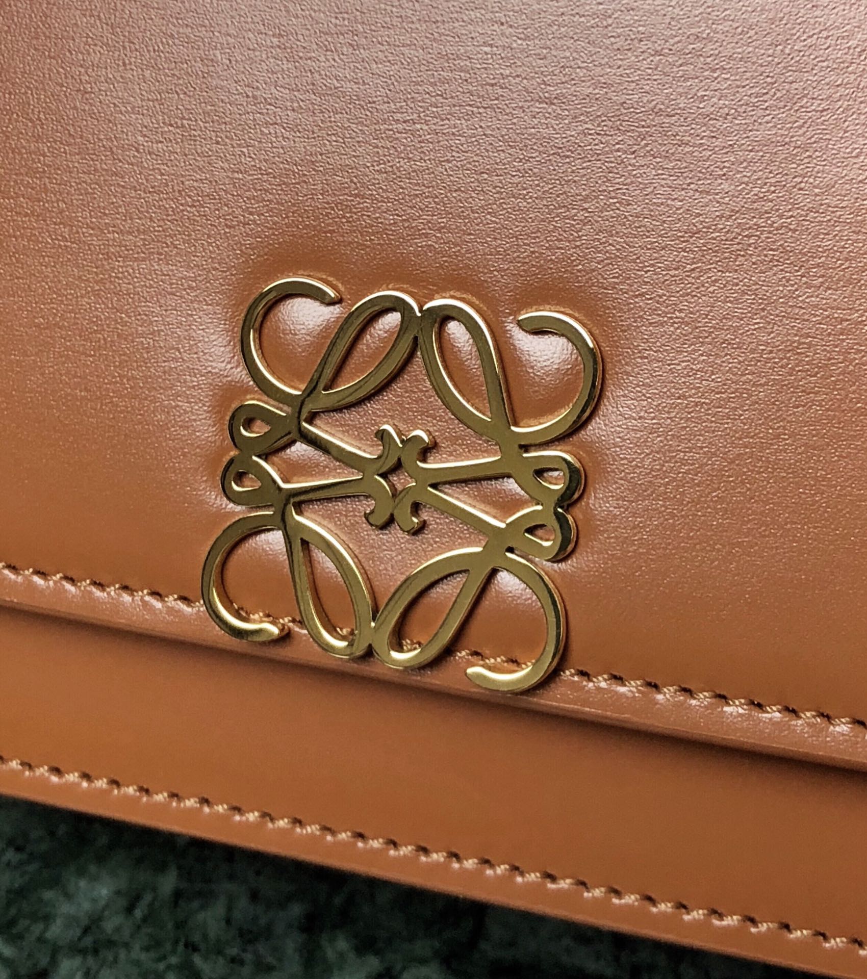 L0ew* small goya bag silk calfskin tan a896n09x01 18.5 x 12.5 x 6 cm