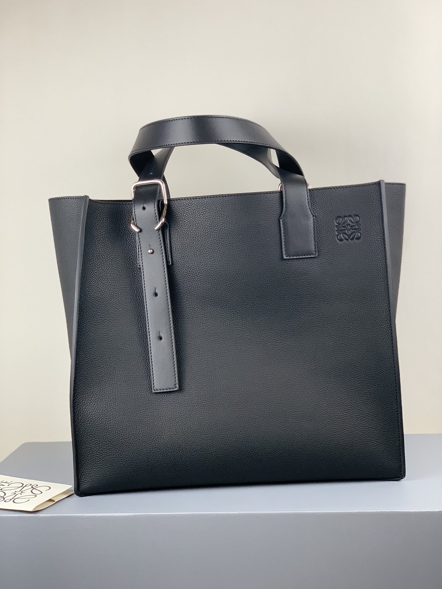 L0ew* buckle tote bag soft grained calfskin black 335.28.z62 36 x 33 x 17 cm