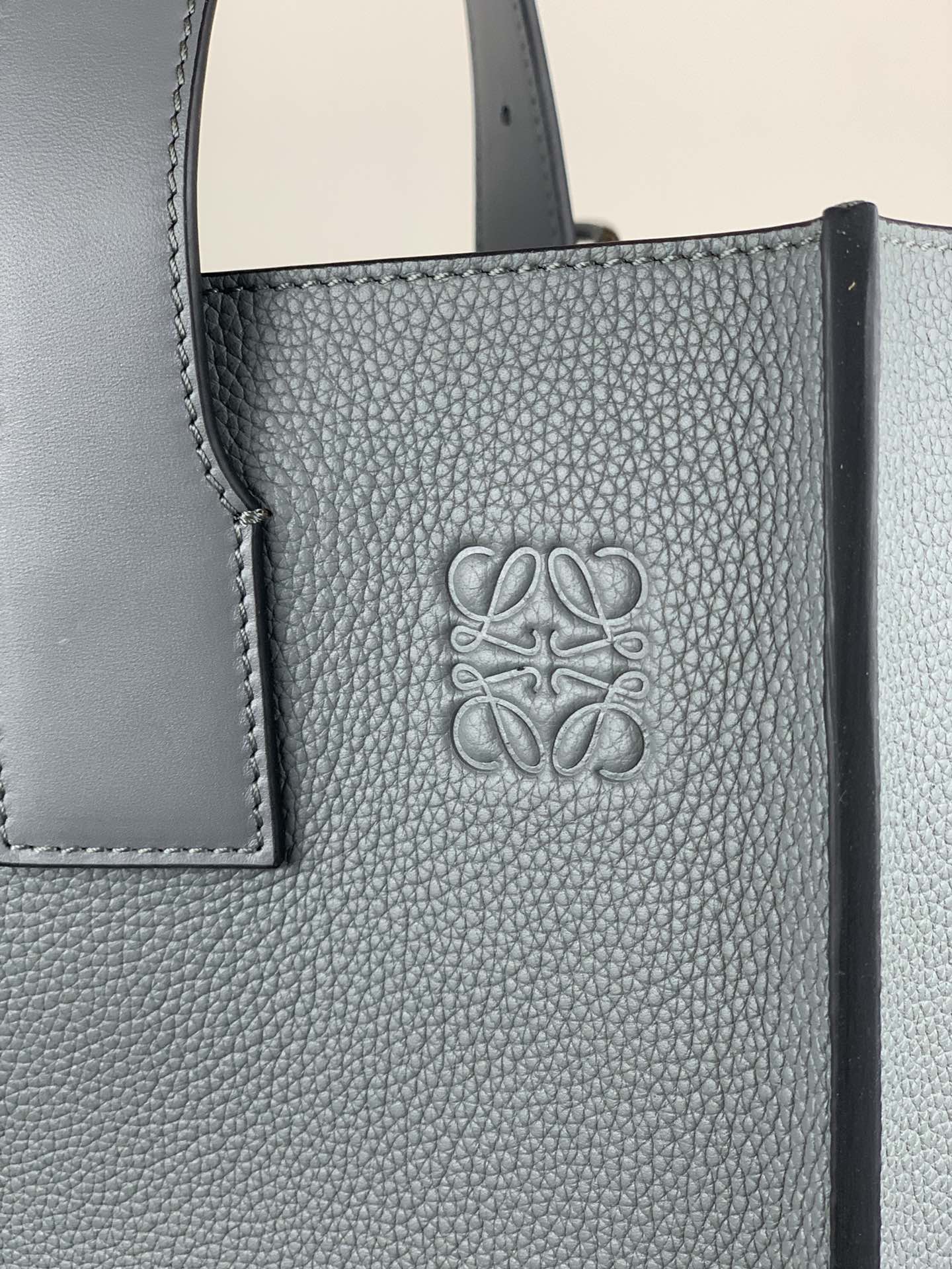 L0ew* buckle tote bag soft grained calfskin anthracite grey 335.28.z62 36 x 33 x 17 cm