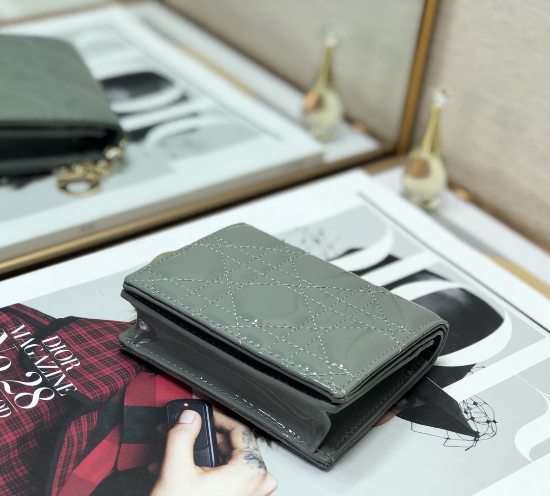 D10r small wallet patent cannage calfskin gray 11 x 9 cm