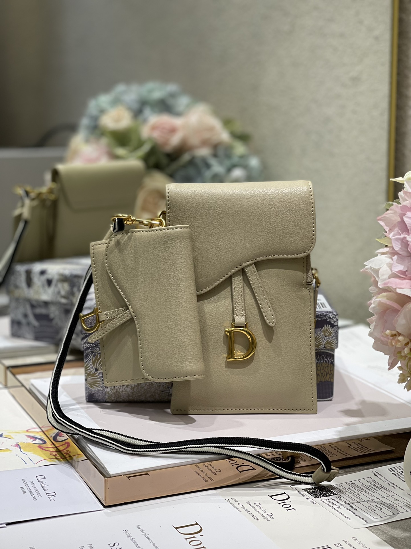 D10r saddle multifunction pouch leather beige 18.5 x 12 x 7.5 cm