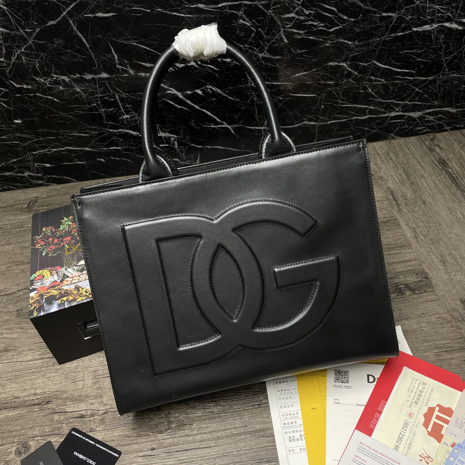 DOLCE & GABBANA SMALL DG Daily Shopper Calfskin Black BB7023 36 x 28.5 x 13 cm