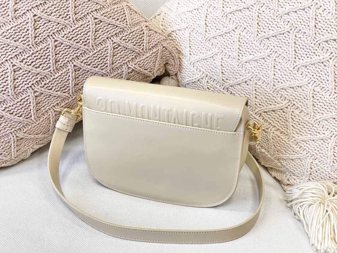 D10r medium bobby bag beige box calfskin m9319umol 22 x 7 x 18 cm