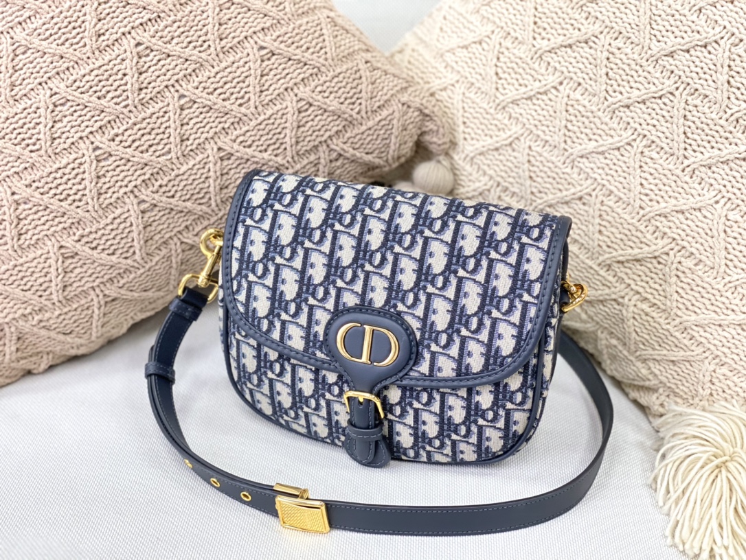 medium D10r bobby bag blue oblique jacquard 22 x 17 x 6 cm