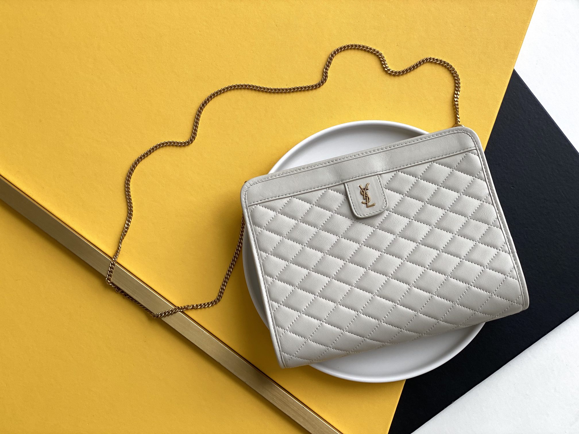 Y51 victoire baby clutch lambskin leather white 65736118 28.5 × 19.5 × 5.5 cm
