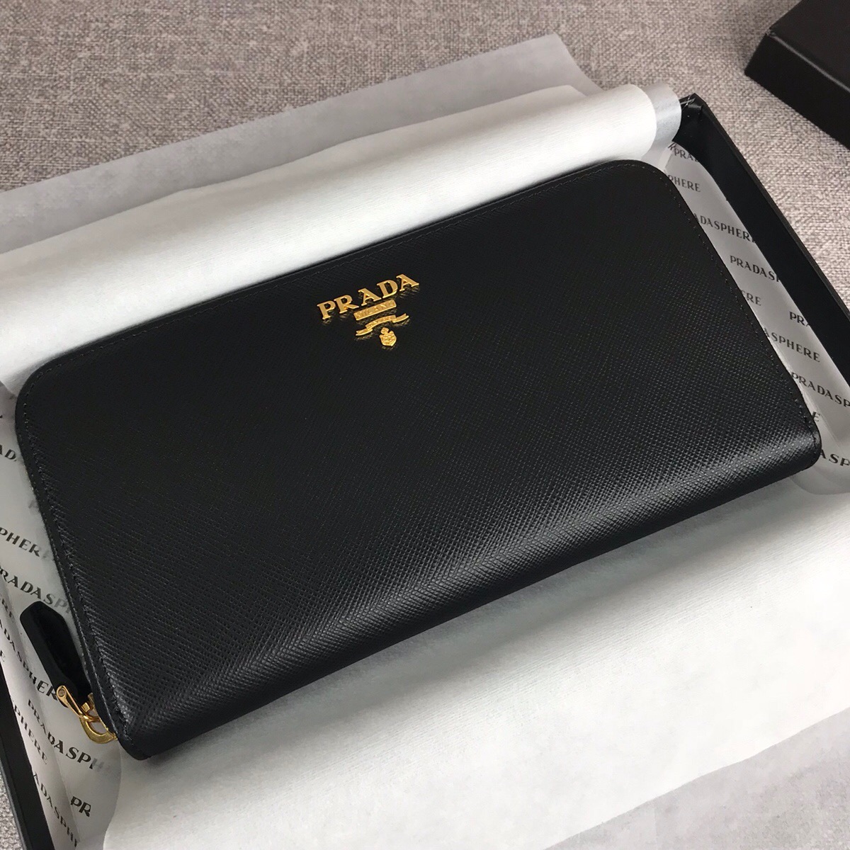 Pra*a large saffiano leather wallet black 1ml506 20 x 10 cm