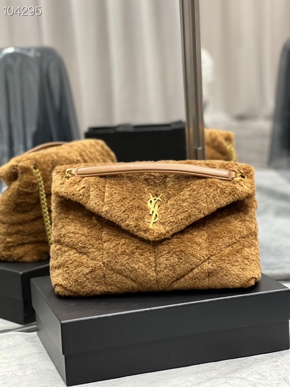 Y51 medium puffer bag in merino shearling and lambskin brown 57747529 35 × 23 × 13.5 cm