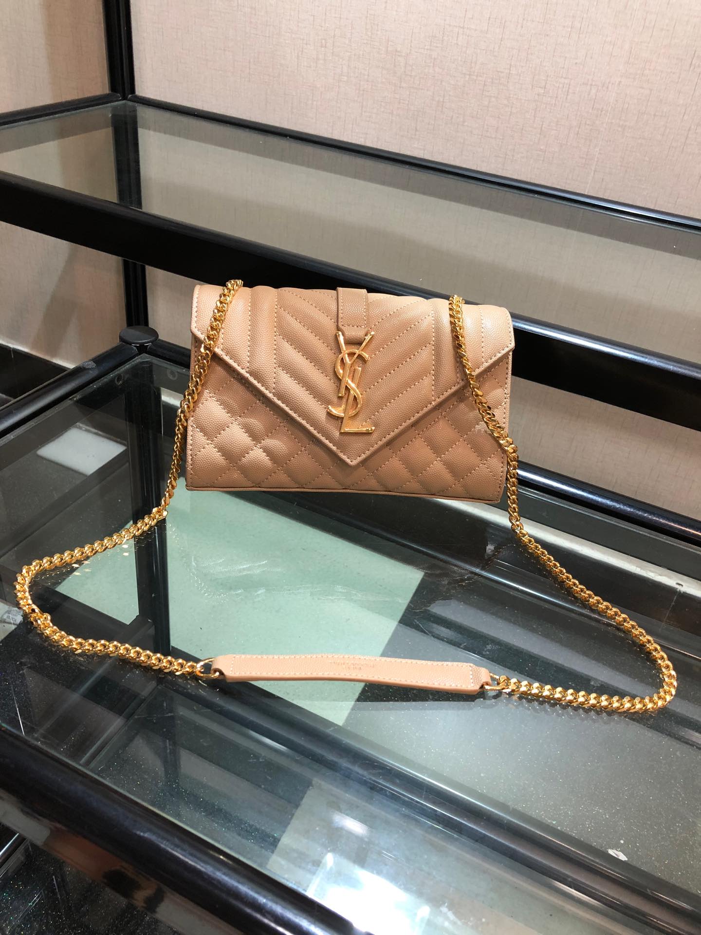 Y51 envelope small bag in grained leather beige 600195 21 x 13 x 6 cm