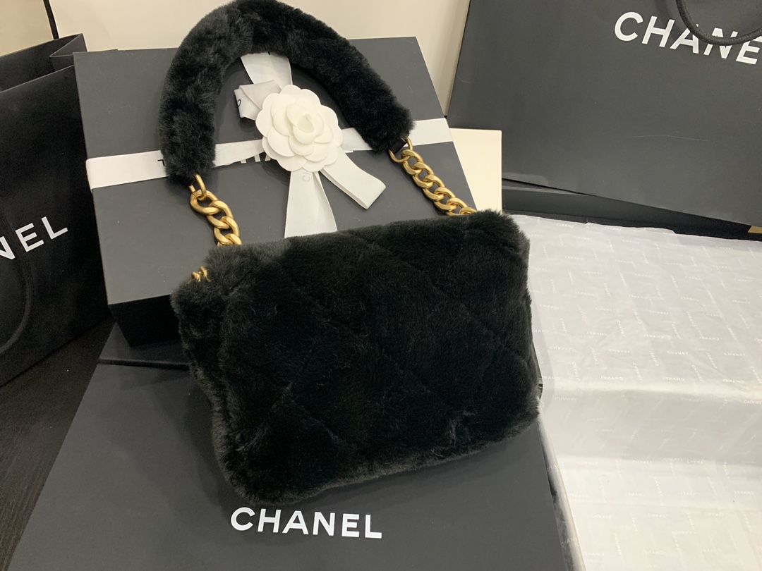 Ch**el shearling lambskin flap bag golden metal black as2240 15.5 x 21.5 x 6.5 cm