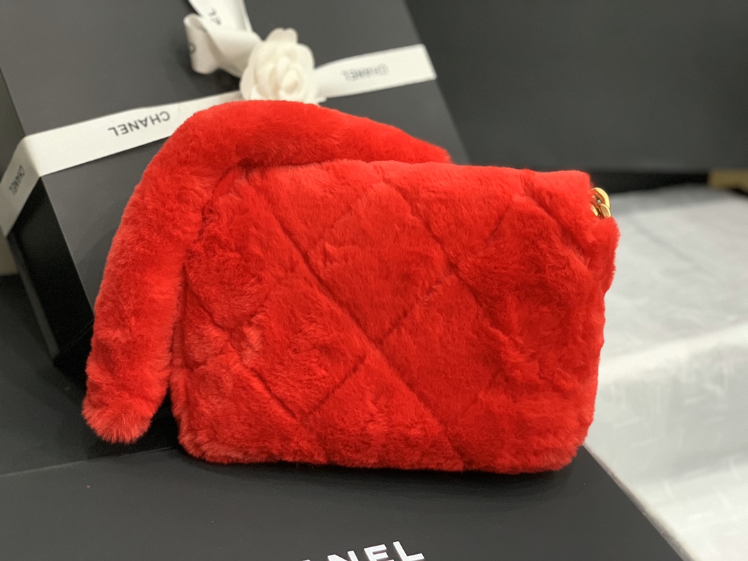 Ch**el shearling lambskin flap bag golden metal red as2240 15.5 x 21.5 x 6.5 cm
