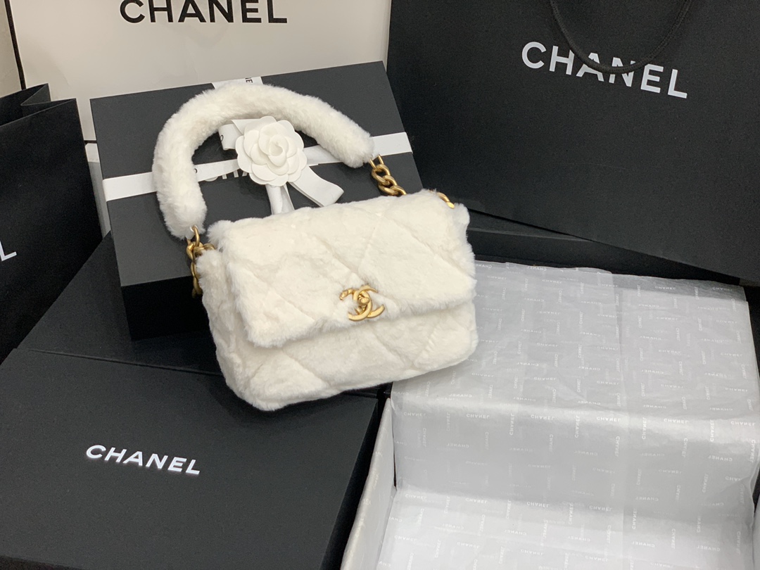 Ch**el shearling lambskin flap bag golden metal white as2240 15.5 x 21.5 x 6.5 cm