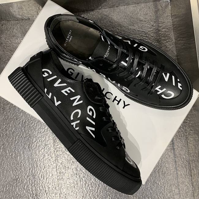 Va1e*ntin0 shoes 01
