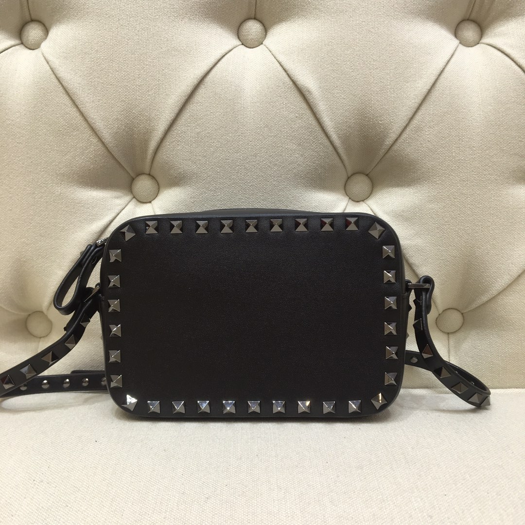 Va1e*ntin0 small rockstud grainy leather crossobody bag silver metal vw2b0809 18 x 6 x 12 cm