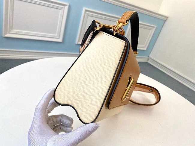 l0vis Vvtt0n twist mm handbag in cream m55851 23 x 17 x 9.5 cm