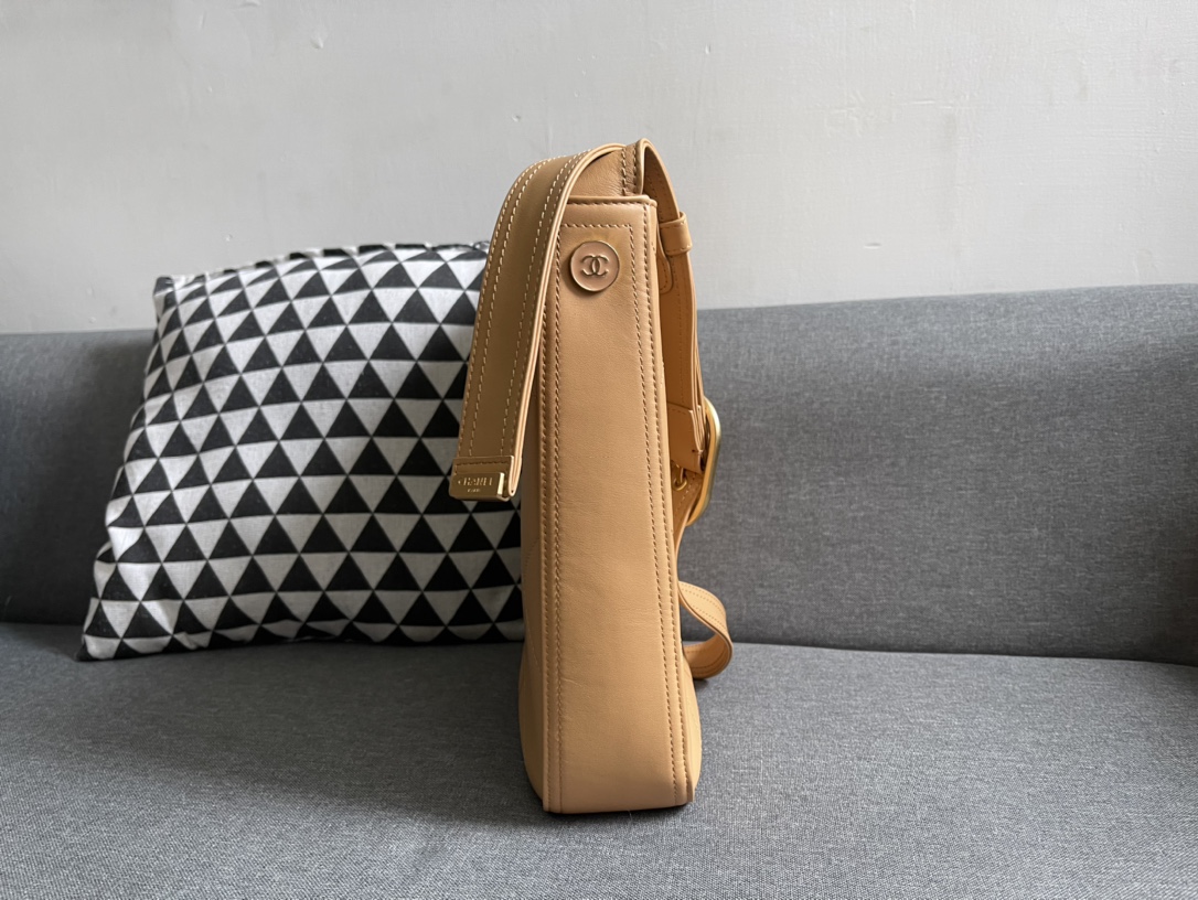 Ch**el calfskin hobo bag beige as2844 29cm