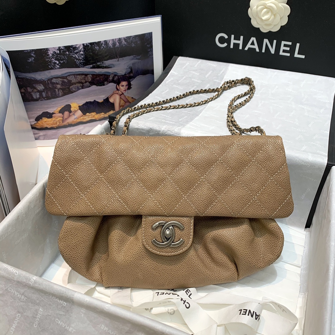 Ch**el flap shoppping bag grained leather beige 30 x 18 x 4 cm
