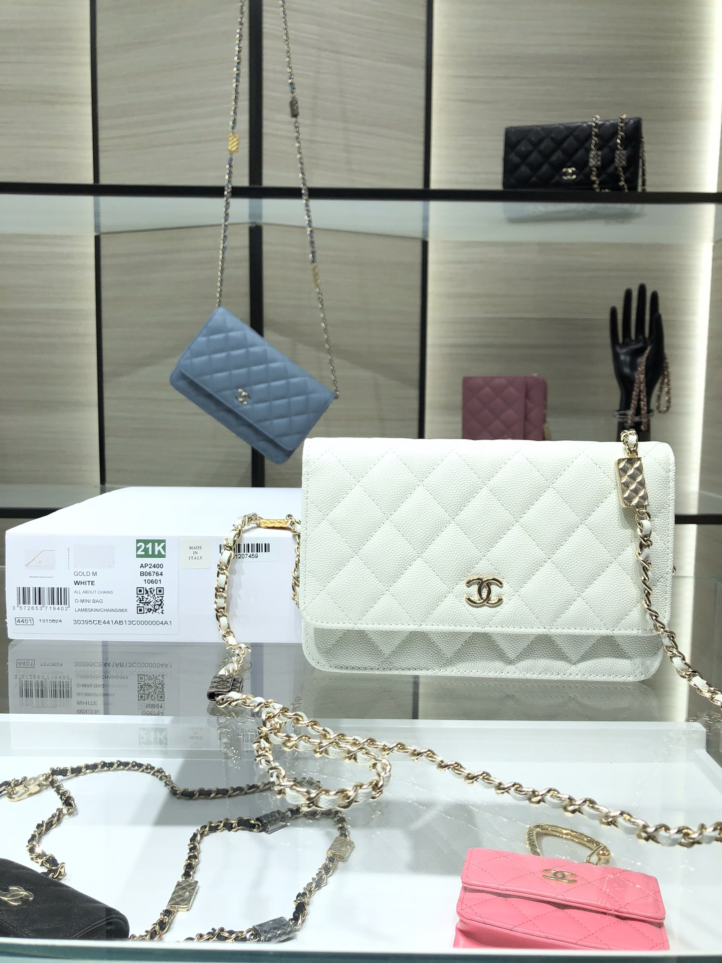 Ch**el wallet on chain white ap2400 19 cm