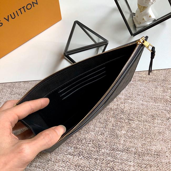 l0vis Vvtt0n pochette melanie mm black m68705 23 x 16 x 2 cm