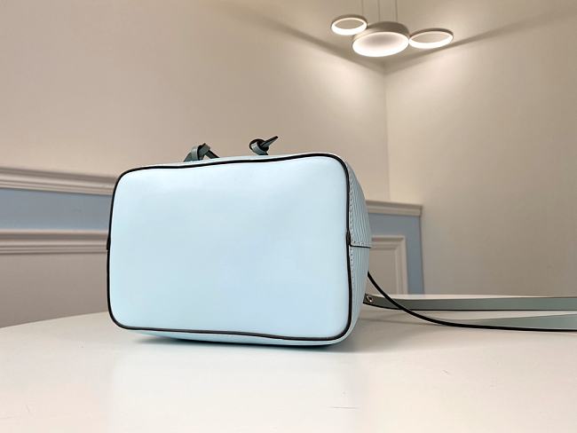 l0vis Vvtt0n neonoe bb light blue m56212 20 cm