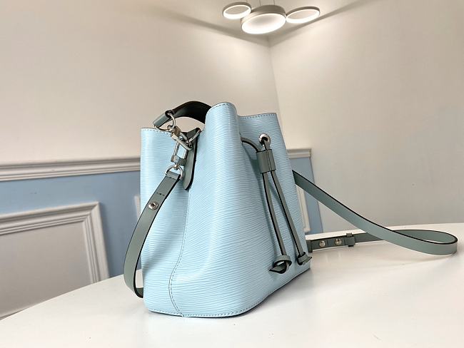 l0vis Vvtt0n neonoe bb light blue m56212 20 cm