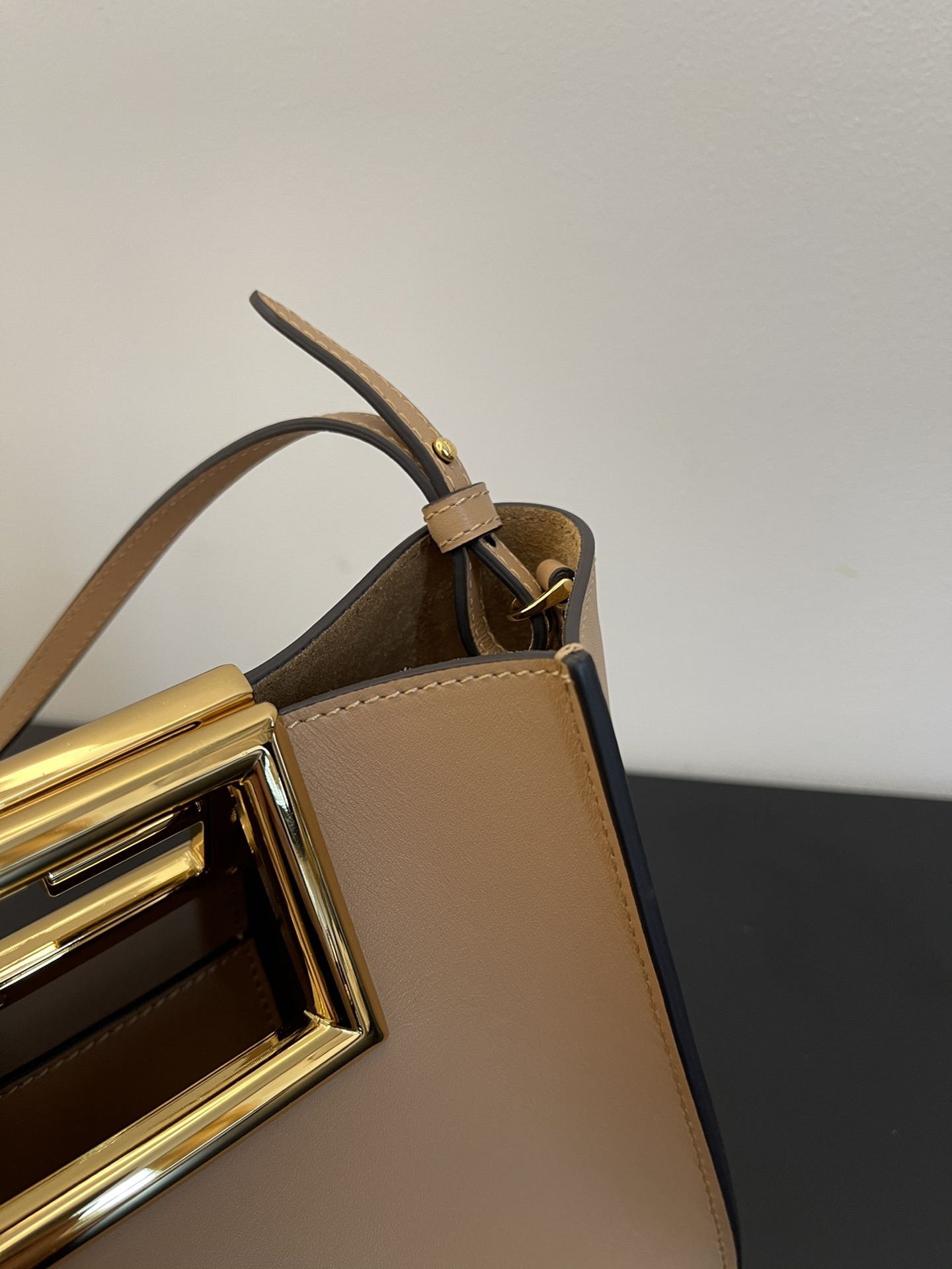 F**di small way leather shoulder bag beige 8bs054 20x9x17cm