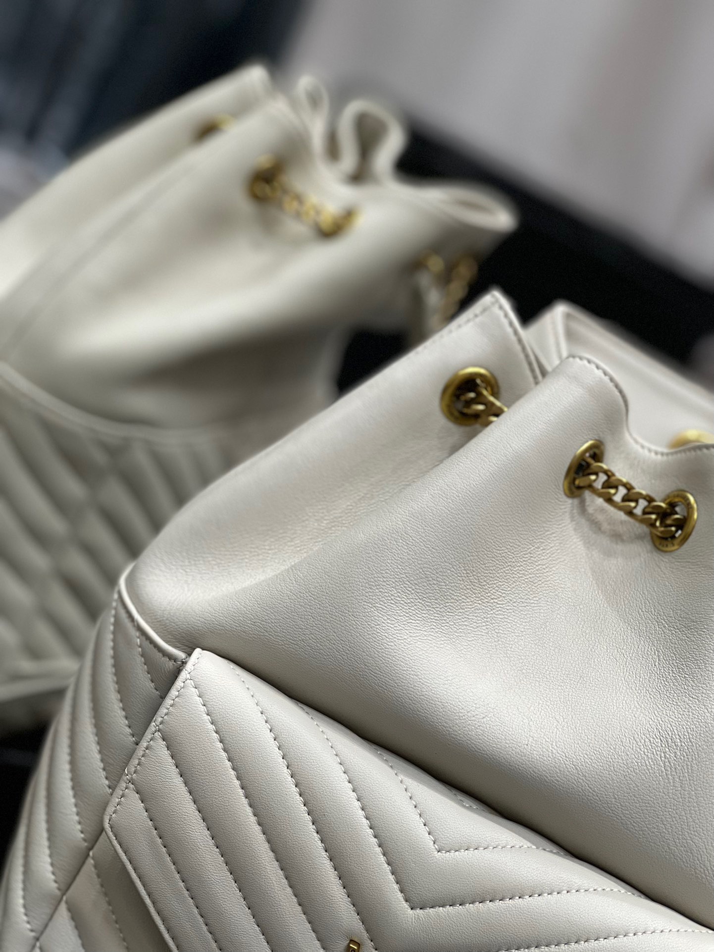 Y51 joe backpack in lambskin white 6726091 22 x 29 x 15 cm