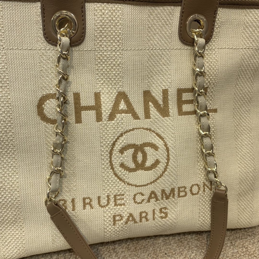 Ch**el deauville large tote light beige 34 cm
