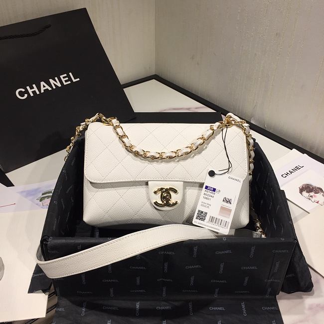 Ch**el small grained calfskin flap bag white as1459 16 x 23 x 9 cm