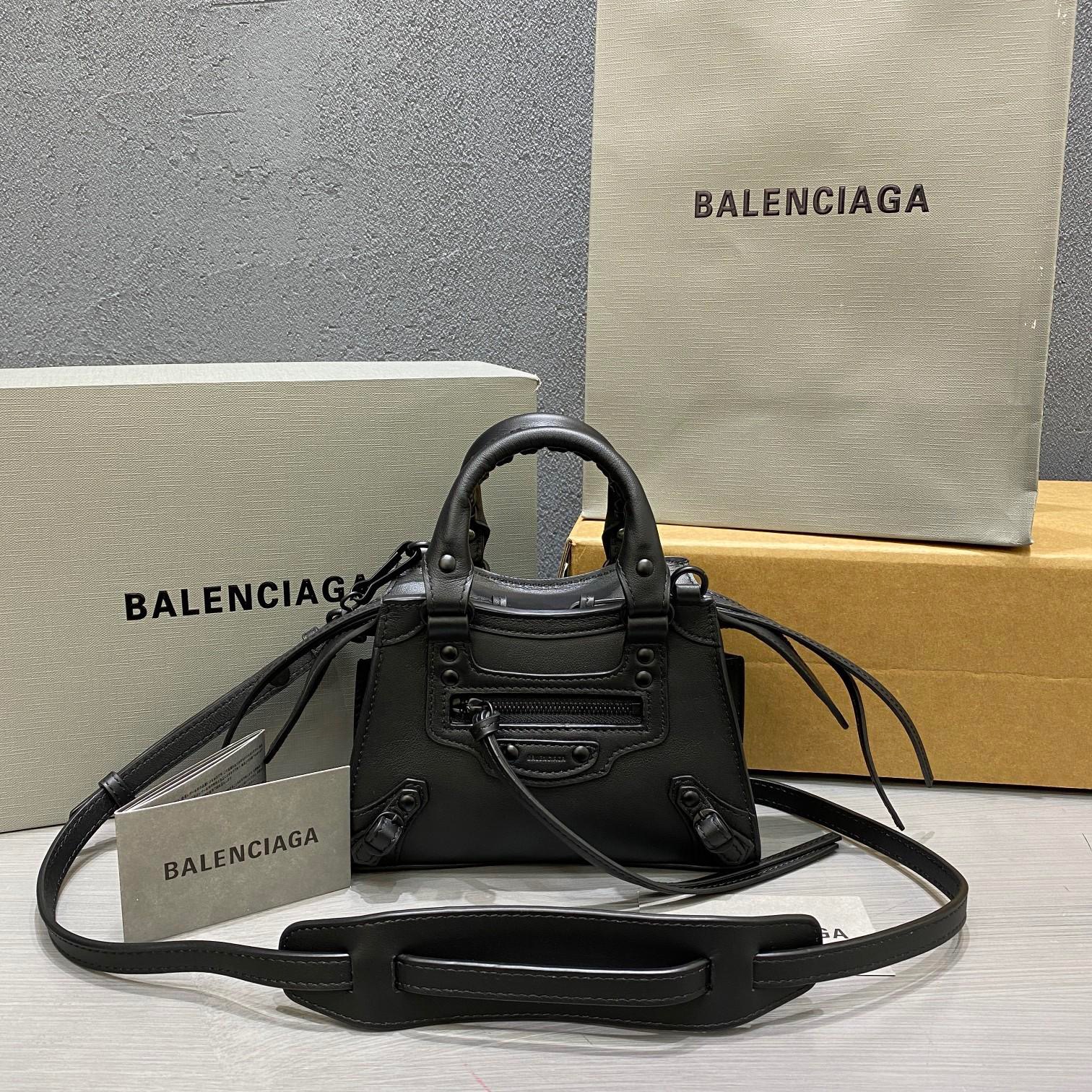 Ba1en*iaga mini neo classic top handle bag full black 63852411r57 22 x 14 x 11 cm