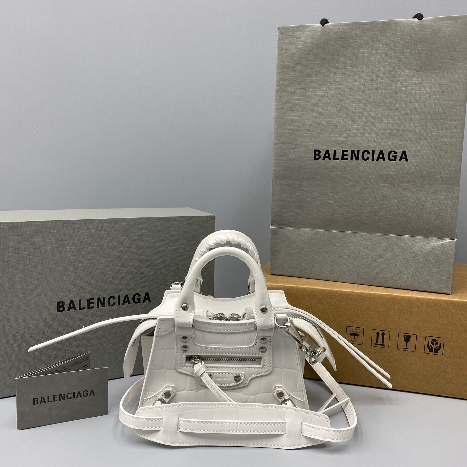Ba1en*iaga mini neo classic top handle bag crocodile leather white 63852415v67 22 x 14 x 11 cm
