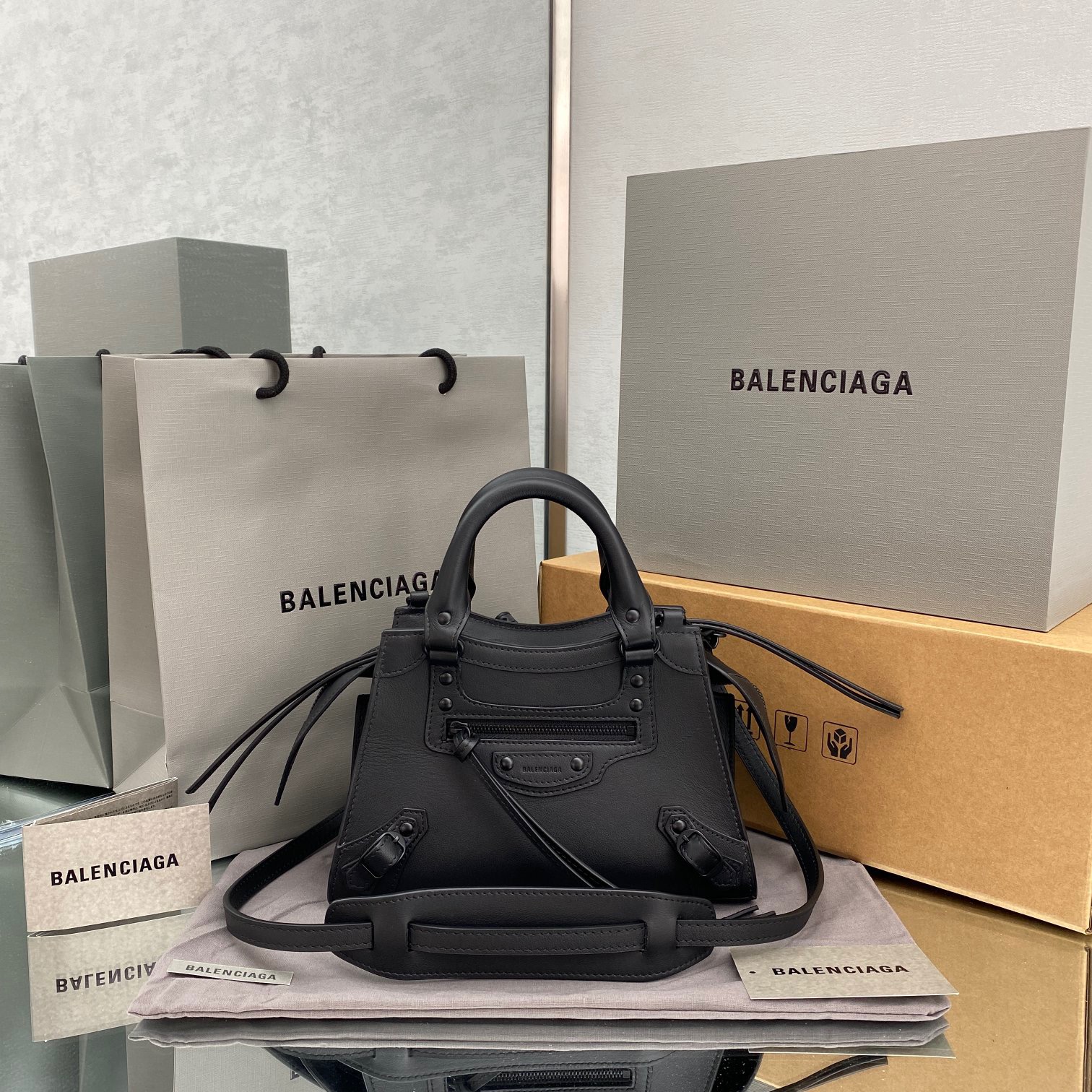 Ba1en*iaga small neo classic top handle bag full black 63852111r57 33 x 21 x 16 cm