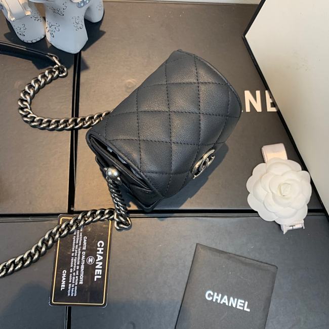 Ch**el mini quilted leather crossbody bag black as1169 19 x 12 x 9 cm