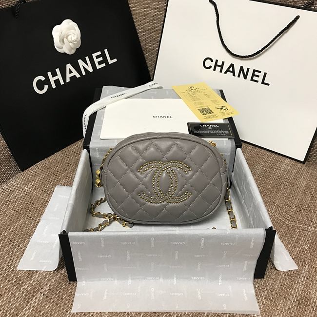 Ch**el lambskin studded logo camera case gray as1511 13 x 20 x 5 cm