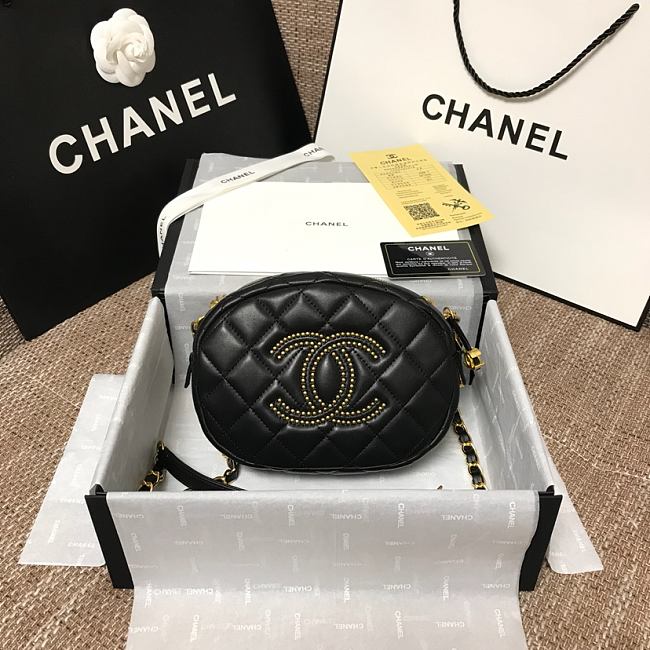 Ch**el lambskin studded logo camera case black as1511 13 x 20 x 5 cm
