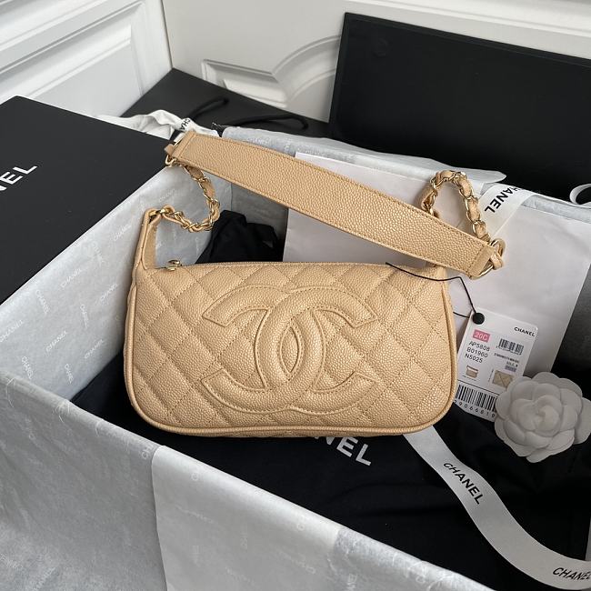 Ch**el grained leather hobo bag beige b01960 25 x 14 x 5 cm