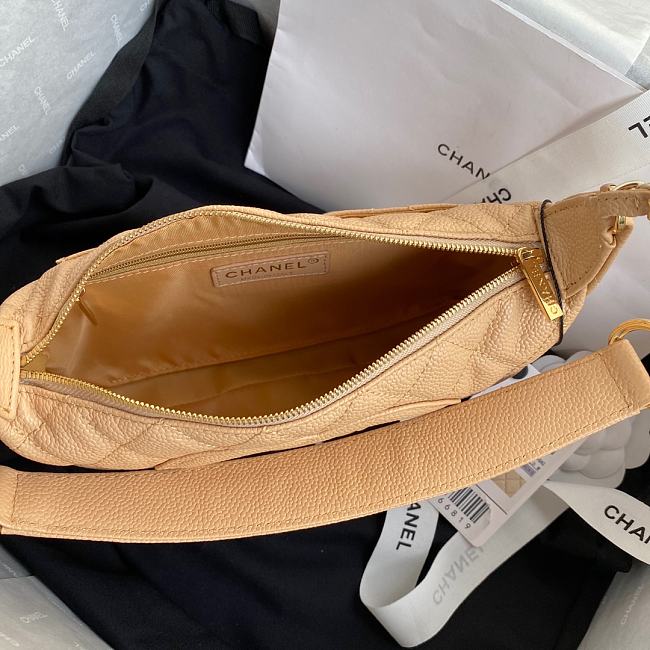 Ch**el grained leather hobo bag beige b01960 25 x 14 x 5 cm