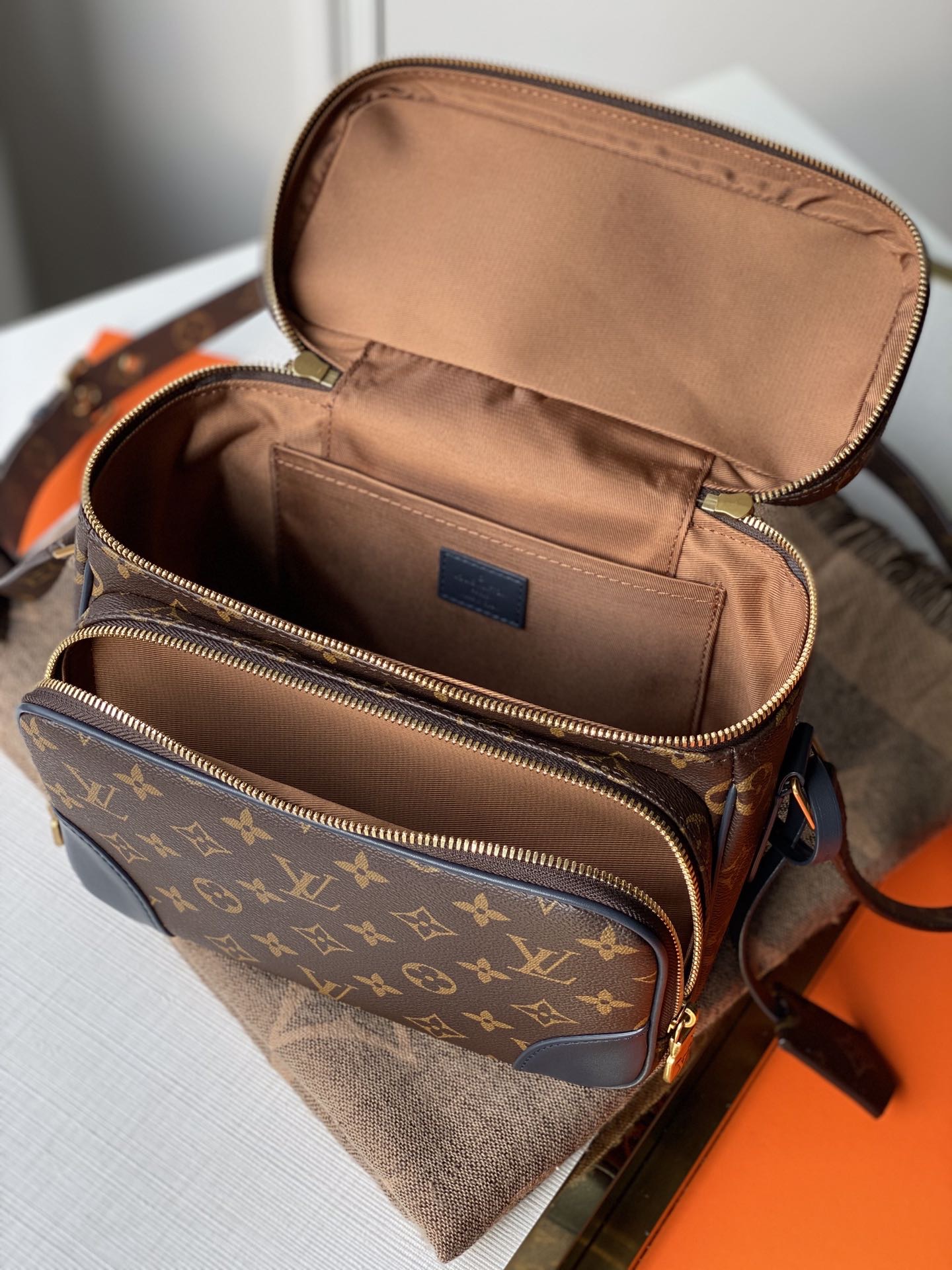 l0vis Vvtt0n camera bag monogram canvas black m44937 22.5 x 19 x 13.5 cm