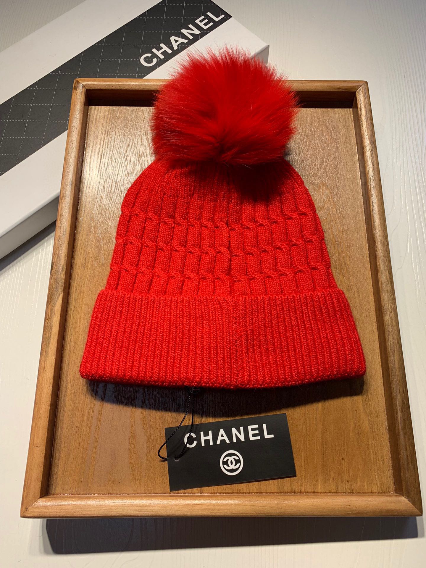 Ch**el hat 01
