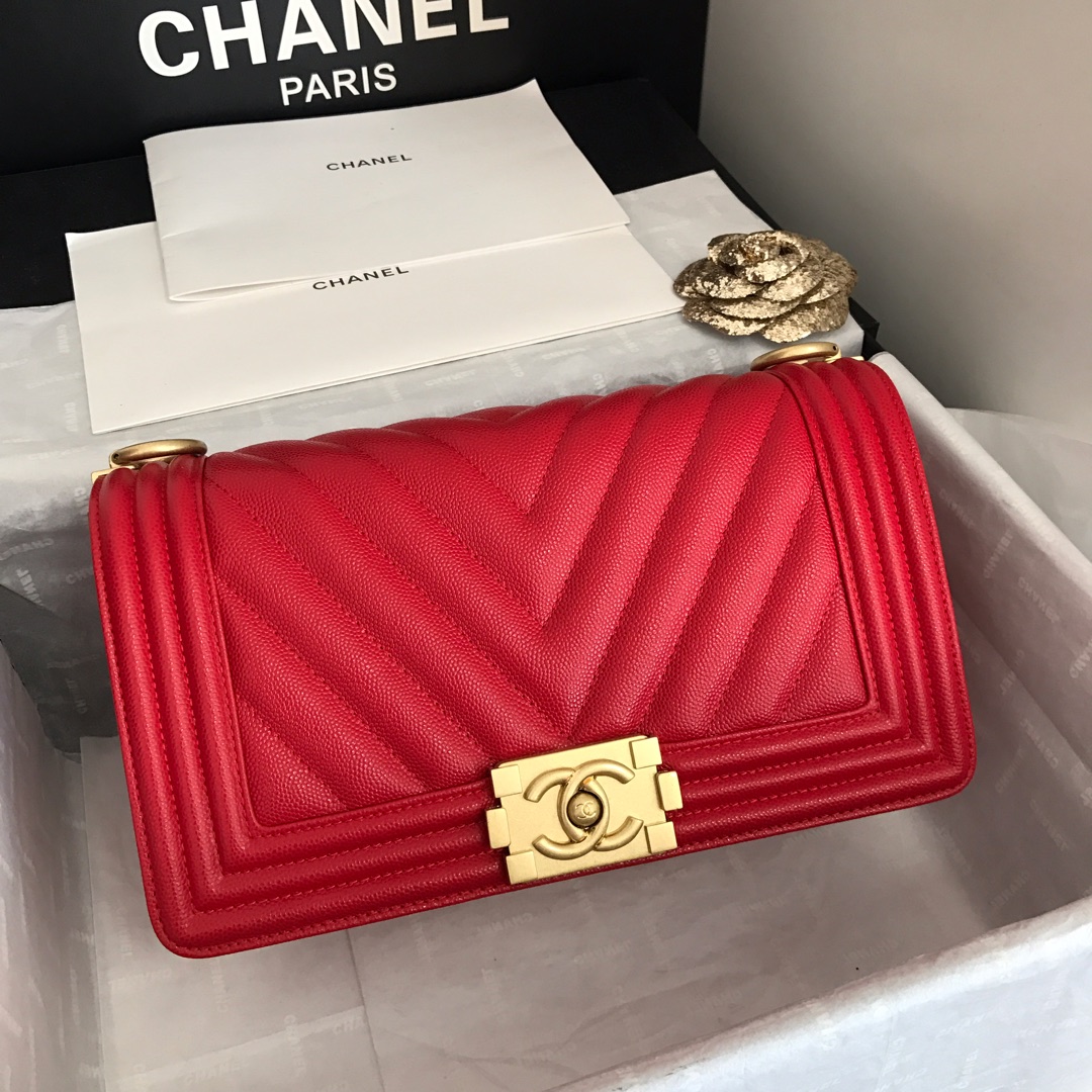 Ch**el medium boy bag chevron gold-tone metal grained leather red a67086 25cm