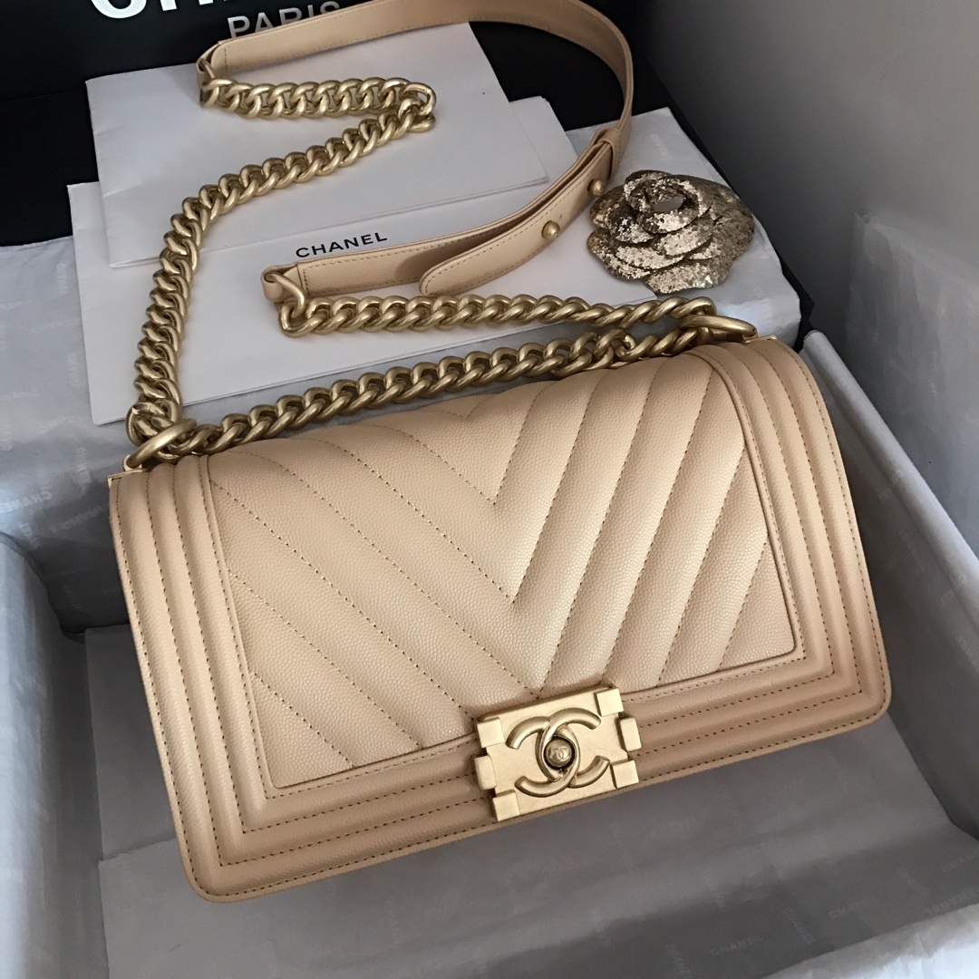 Ch**el medium boy bag chevron gold-tone metal grained leather light beige a67086 25cm