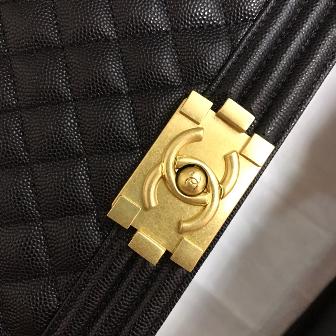 Ch**el medium boy bag classic gold-tone metal grained leather black a67086 25cm